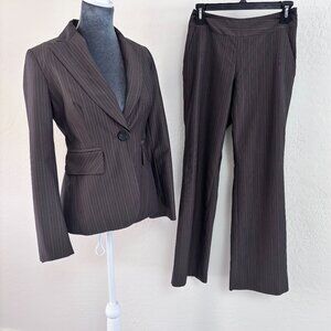Banana Republic Wmns 2 pc Suit - Brown Pinstripe - Size 0